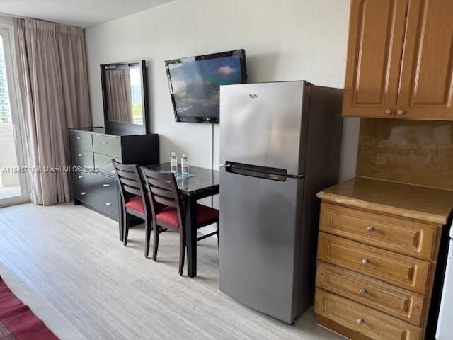 待售: $125,000 (0 贝兹, 1 浴室, 360 平方英尺)