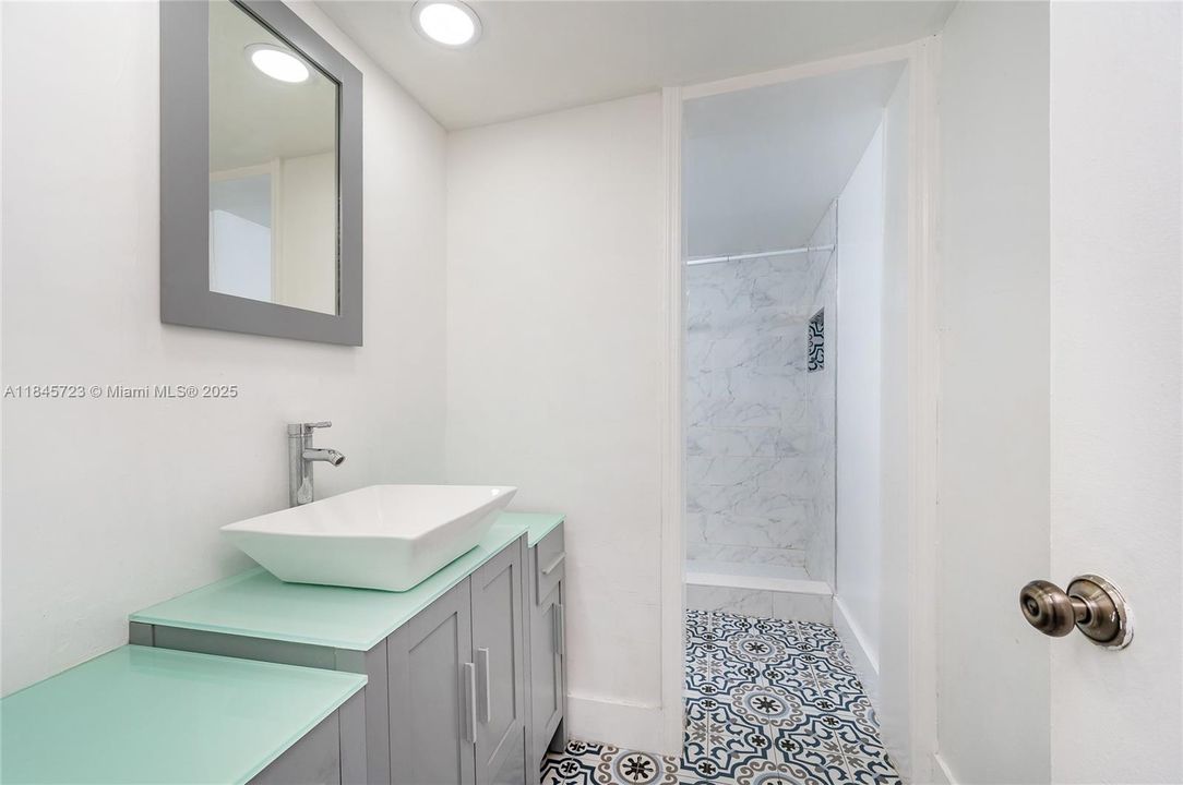 Под контрактом: $244,900 (2 спален, 1 ванн, 930 Квадратных фут)