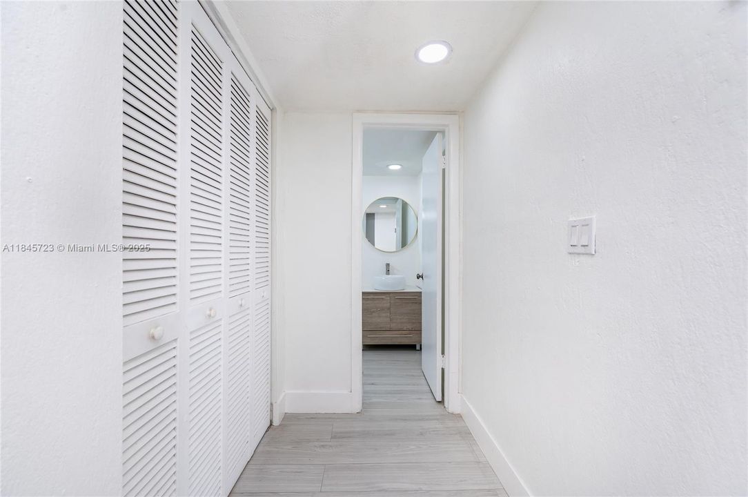 Под контрактом: $244,900 (2 спален, 1 ванн, 930 Квадратных фут)