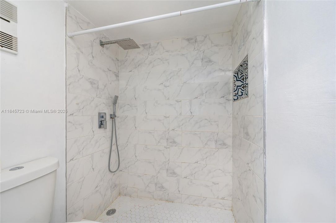 Под контрактом: $244,900 (2 спален, 1 ванн, 930 Квадратных фут)