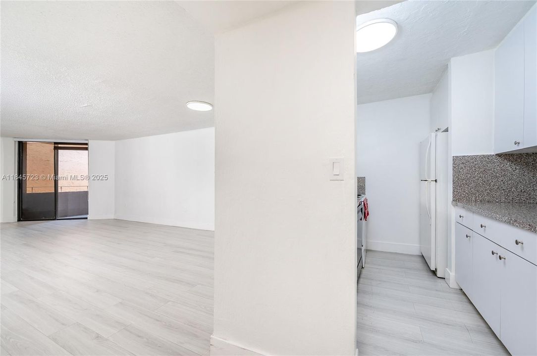 Под контрактом: $244,900 (2 спален, 1 ванн, 930 Квадратных фут)