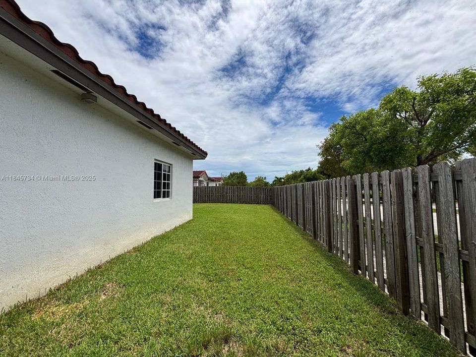 Недавно арендовано: $3,250 (3 спален, 2 ванн, 1083 Квадратных фут)