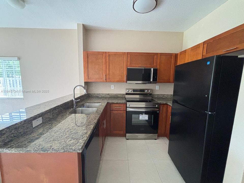 Недавно арендовано: $3,250 (3 спален, 2 ванн, 1083 Квадратных фут)