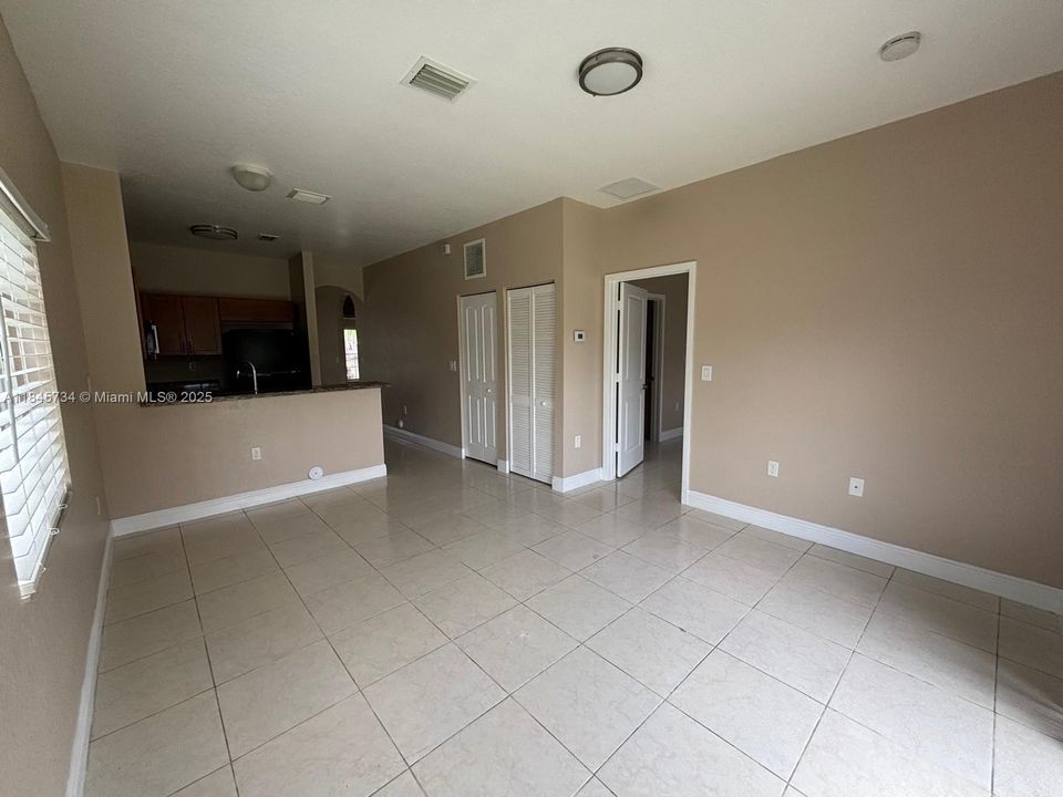 Недавно арендовано: $3,250 (3 спален, 2 ванн, 1083 Квадратных фут)