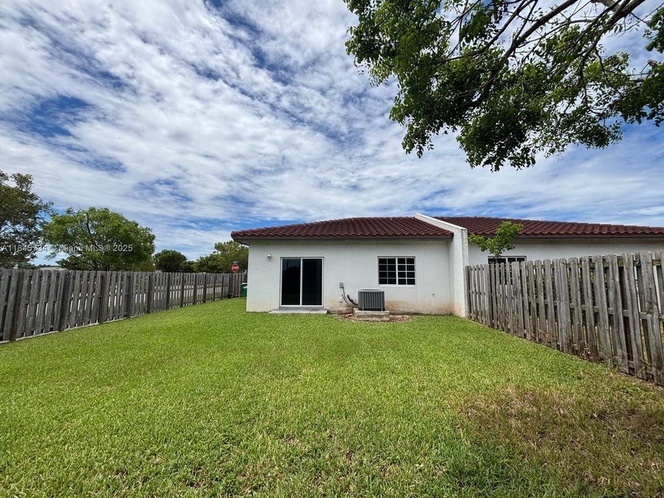 Недавно арендовано: $3,250 (3 спален, 2 ванн, 1083 Квадратных фут)