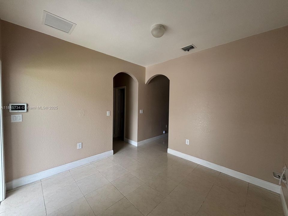 Недавно арендовано: $3,250 (3 спален, 2 ванн, 1083 Квадратных фут)