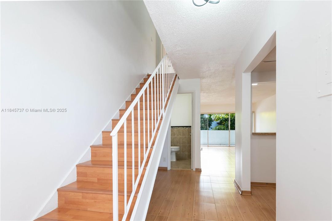 Vendido Recientemente: $230,000 (1 camas, 1 baños, 1125 Pies cuadrados)