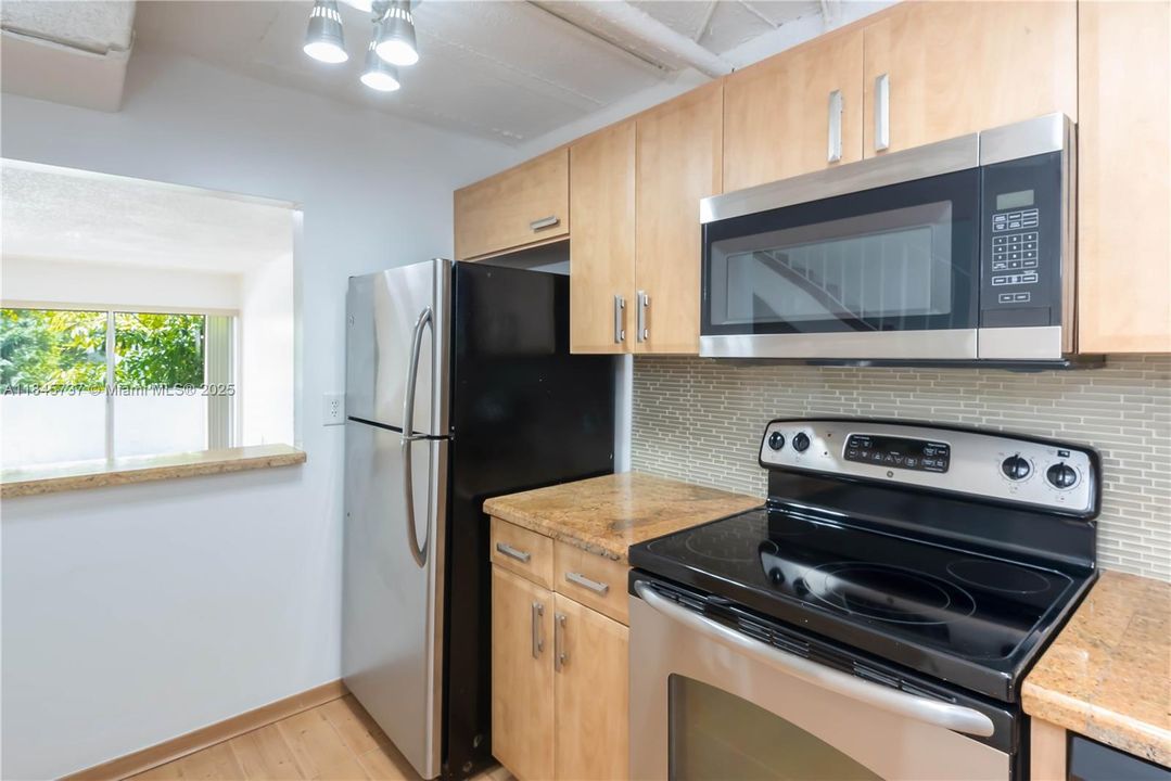 Vendido Recientemente: $230,000 (1 camas, 1 baños, 1125 Pies cuadrados)