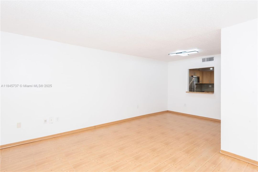 Vendido Recientemente: $230,000 (1 camas, 1 baños, 1125 Pies cuadrados)