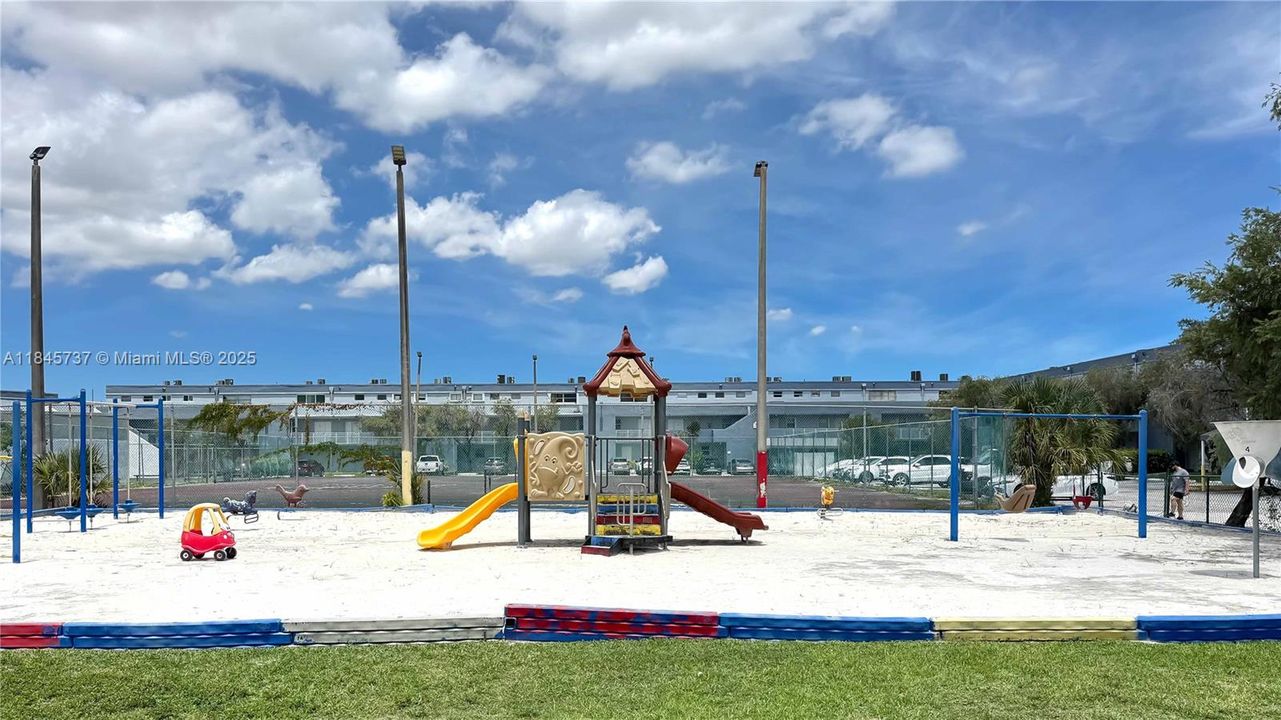 Vendido Recientemente: $230,000 (1 camas, 1 baños, 1125 Pies cuadrados)