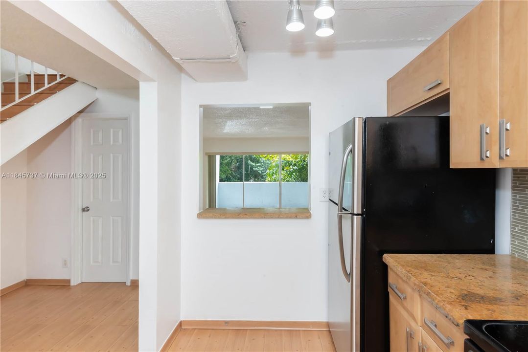 Vendido Recientemente: $230,000 (1 camas, 1 baños, 1125 Pies cuadrados)