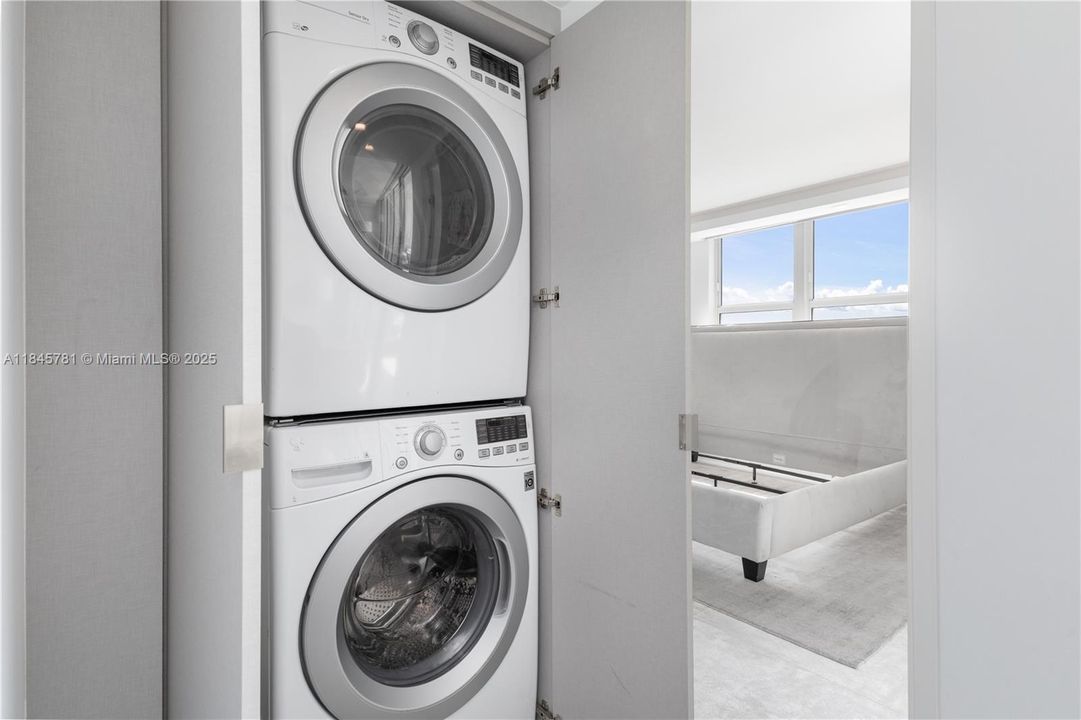 待售: $1,190,000 (2 贝兹, 2 浴室, 1140 平方英尺)