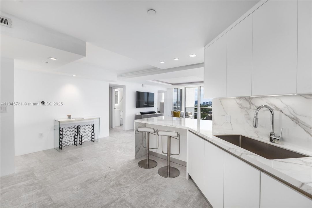 待售: $1,190,000 (2 贝兹, 2 浴室, 1140 平方英尺)