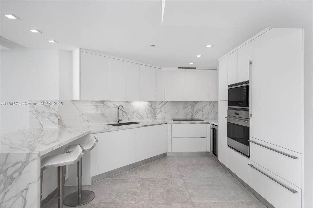 待售: $1,190,000 (2 贝兹, 2 浴室, 1140 平方英尺)