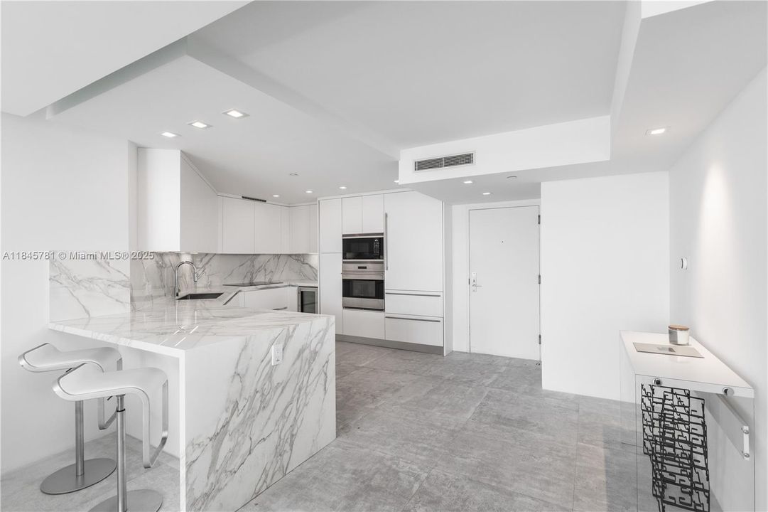 待售: $1,190,000 (2 贝兹, 2 浴室, 1140 平方英尺)