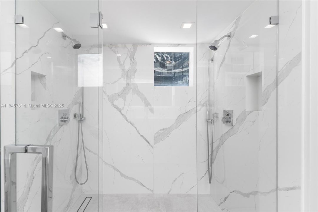 待售: $1,190,000 (2 贝兹, 2 浴室, 1140 平方英尺)