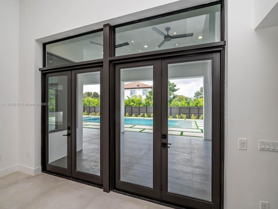 Activo con contrato: $2,990,000 (5 camas, 5 baños, 4449 Pies cuadrados)