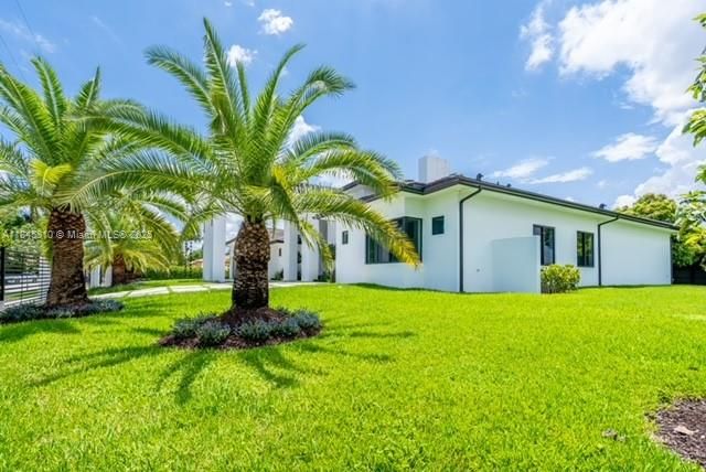 Activo con contrato: $2,990,000 (5 camas, 5 baños, 4449 Pies cuadrados)