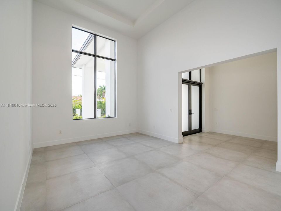 Activo con contrato: $2,990,000 (5 camas, 5 baños, 4449 Pies cuadrados)