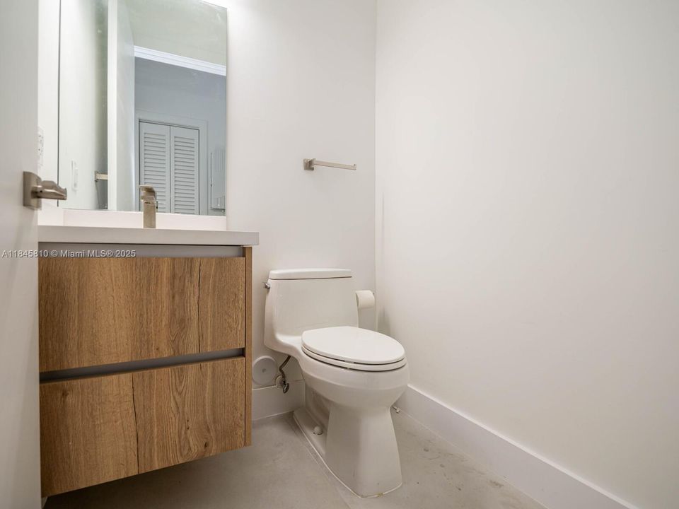 Activo con contrato: $2,990,000 (5 camas, 5 baños, 4449 Pies cuadrados)