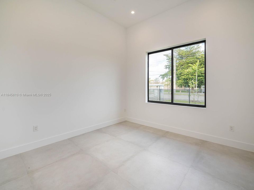 Activo con contrato: $2,990,000 (5 camas, 5 baños, 4449 Pies cuadrados)
