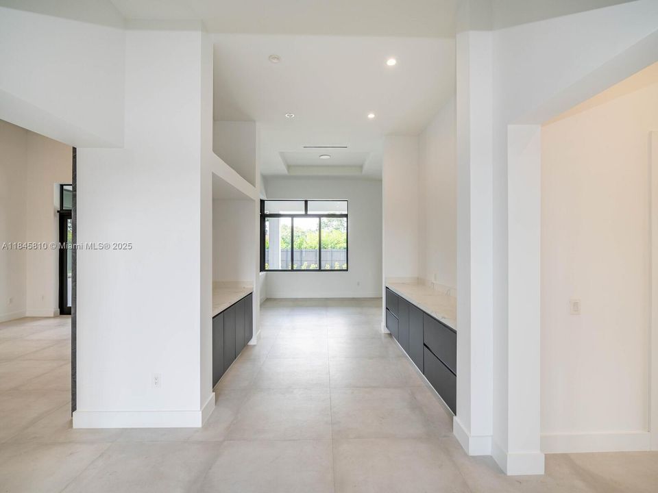 Activo con contrato: $2,990,000 (5 camas, 5 baños, 4449 Pies cuadrados)