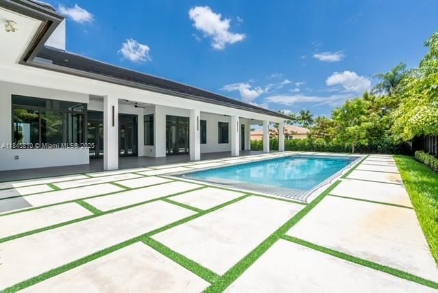 Activo con contrato: $2,990,000 (5 camas, 5 baños, 4449 Pies cuadrados)