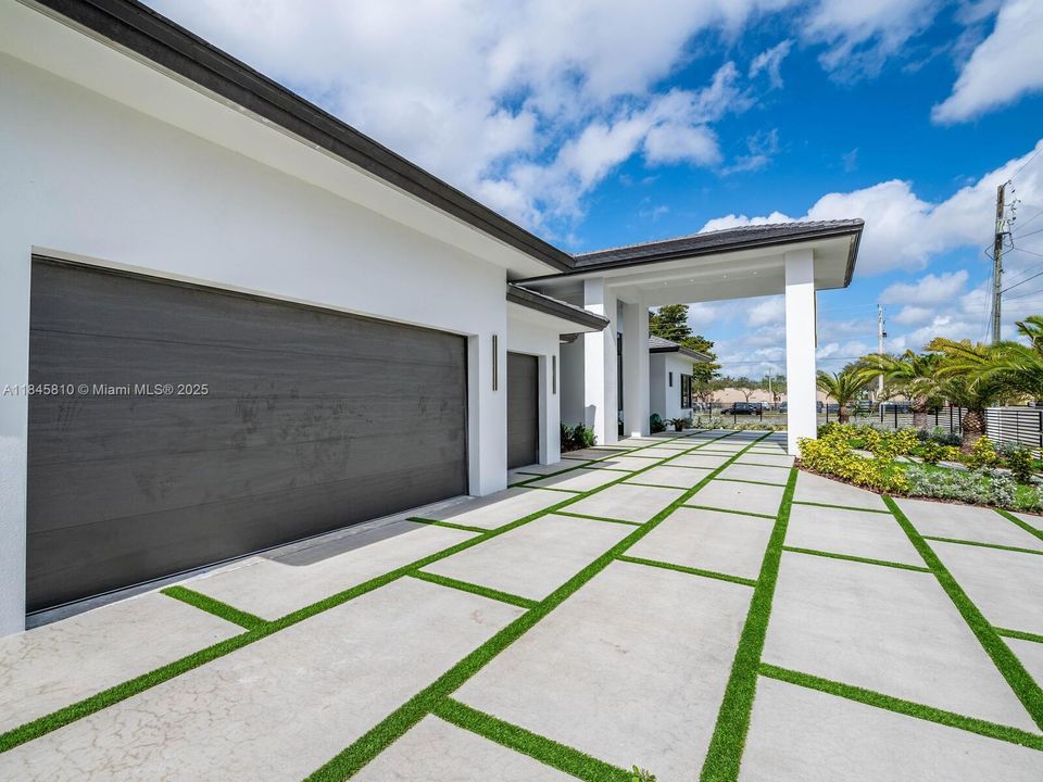 Activo con contrato: $2,990,000 (5 camas, 5 baños, 4449 Pies cuadrados)
