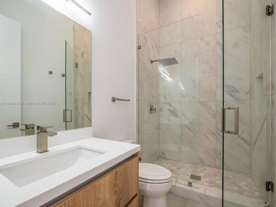 Activo con contrato: $2,990,000 (5 camas, 5 baños, 4449 Pies cuadrados)