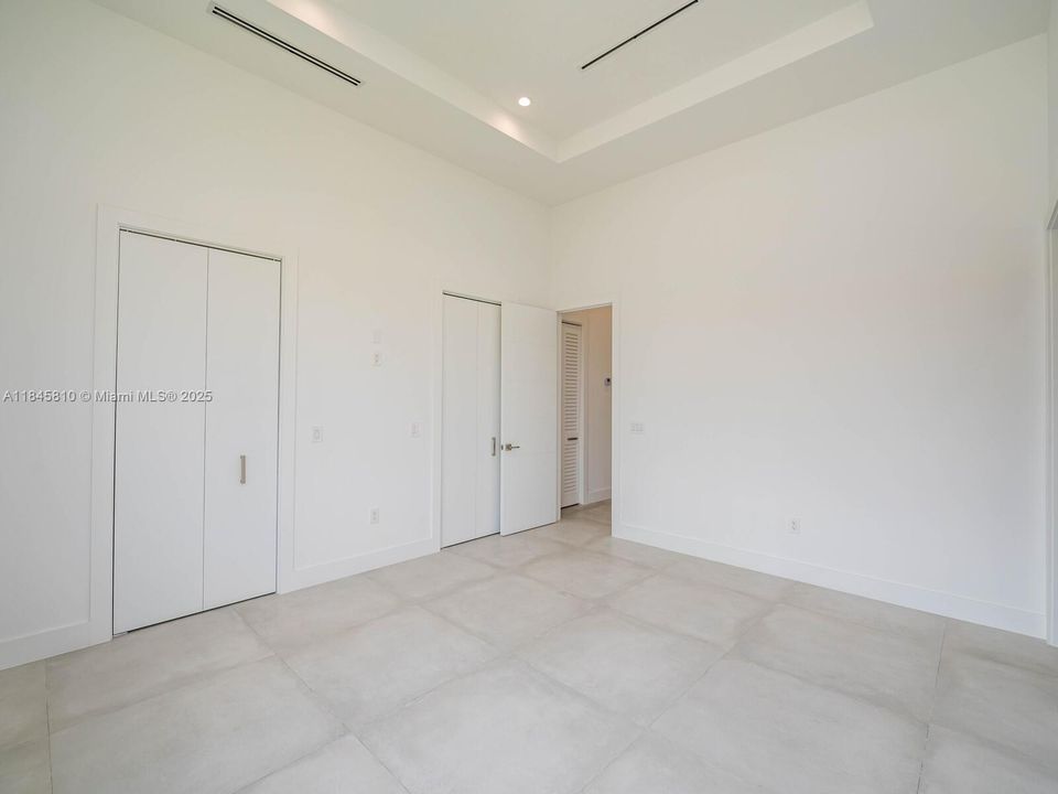 Activo con contrato: $2,990,000 (5 camas, 5 baños, 4449 Pies cuadrados)