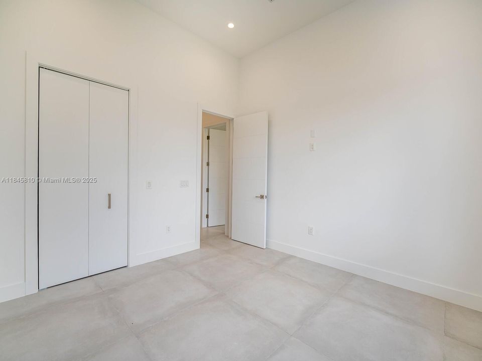Activo con contrato: $2,990,000 (5 camas, 5 baños, 4449 Pies cuadrados)