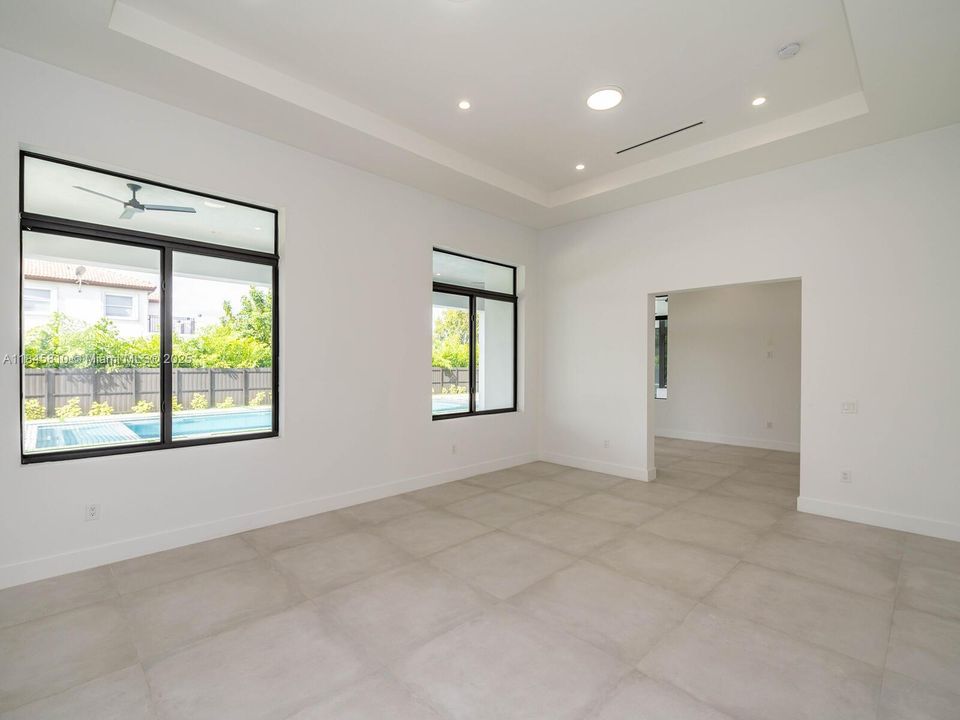 Activo con contrato: $2,990,000 (5 camas, 5 baños, 4449 Pies cuadrados)