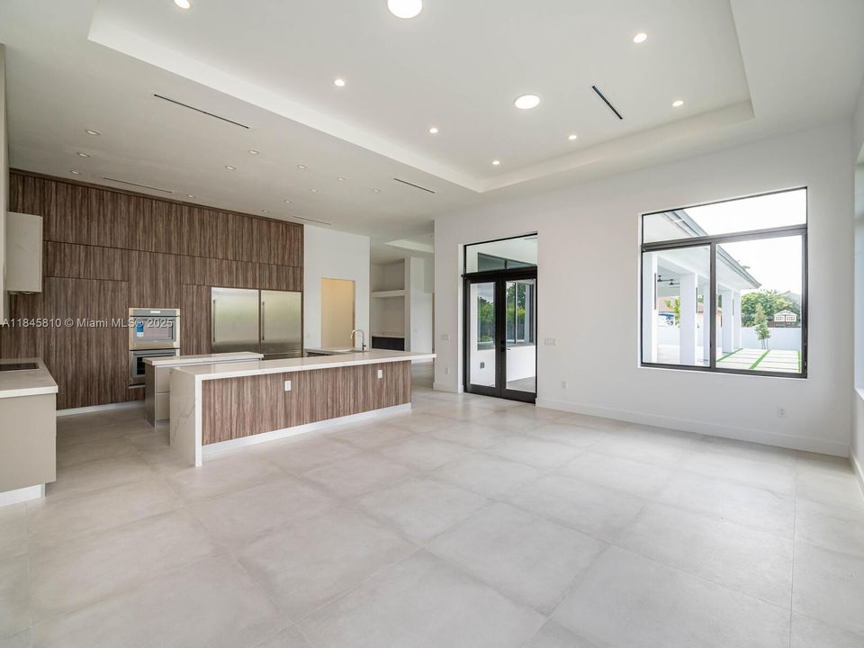 Activo con contrato: $2,990,000 (5 camas, 5 baños, 4449 Pies cuadrados)
