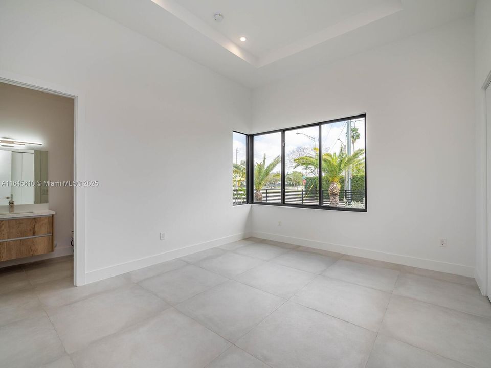 Activo con contrato: $2,990,000 (5 camas, 5 baños, 4449 Pies cuadrados)