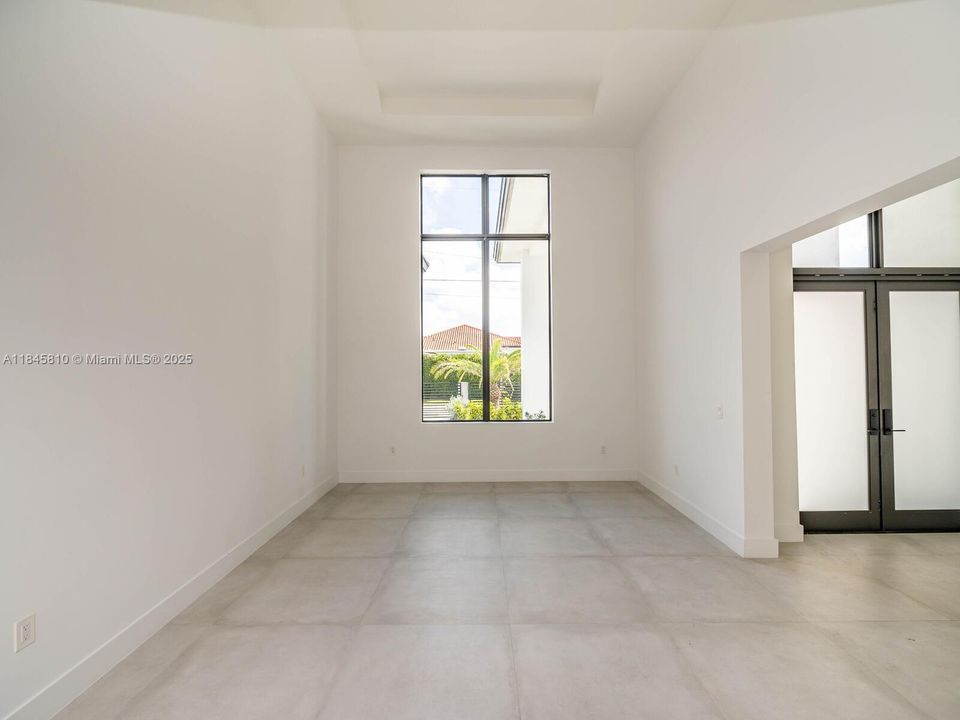 Activo con contrato: $2,990,000 (5 camas, 5 baños, 4449 Pies cuadrados)