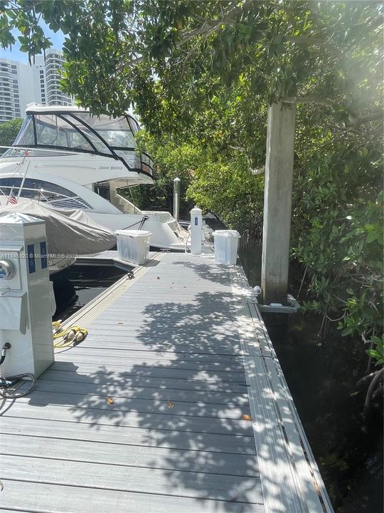 待售: $329,000 (没有数据)