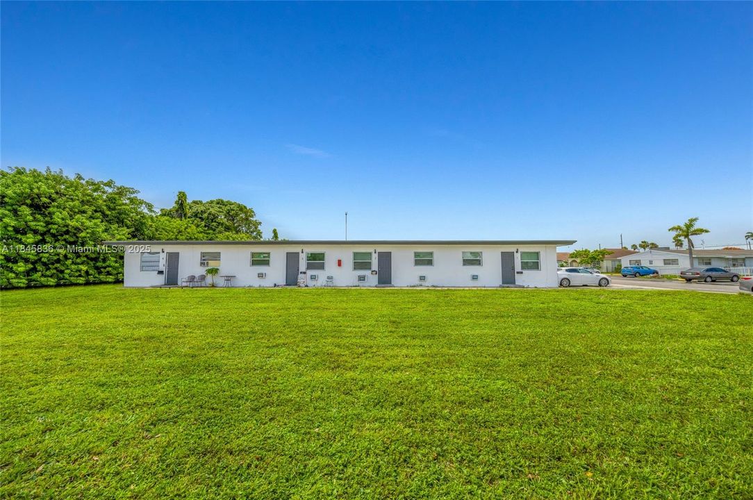 For Sale: $850,000 (0 beds, 0 baths, 2496 Square Feet)