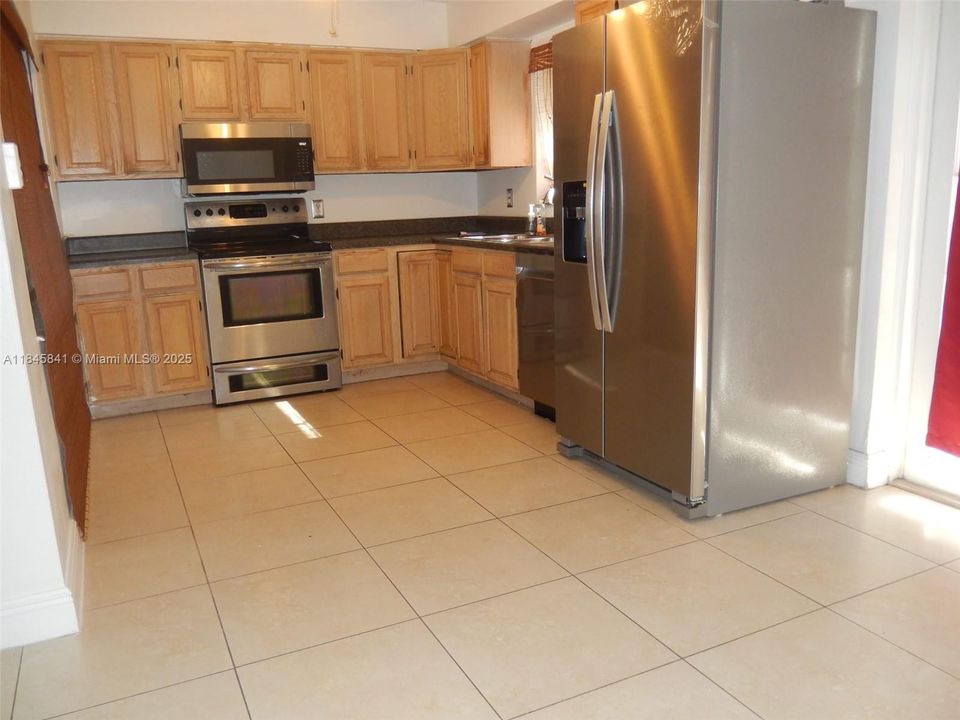 Recientemente alquilado: $2,595 (3 camas, 2 baños, 1180 Pies cuadrados)