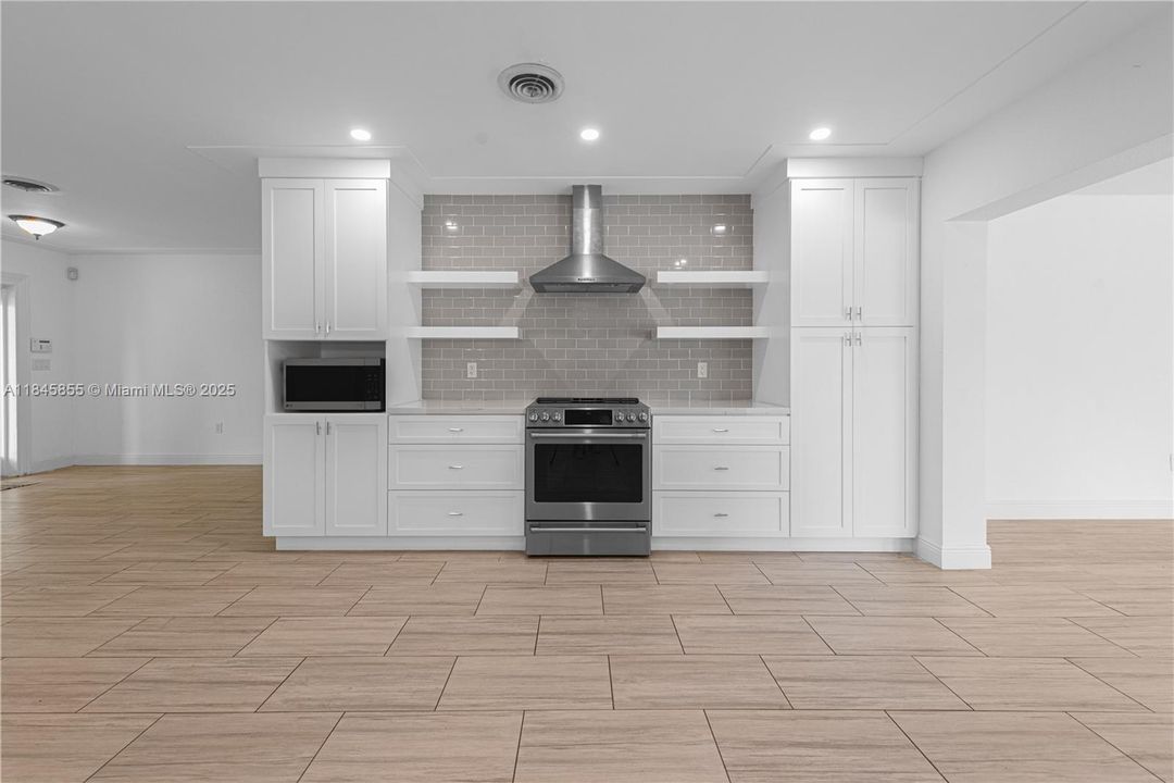 Недавно продано: $674,900 (3 спален, 2 ванн, 2010 Квадратных фут)