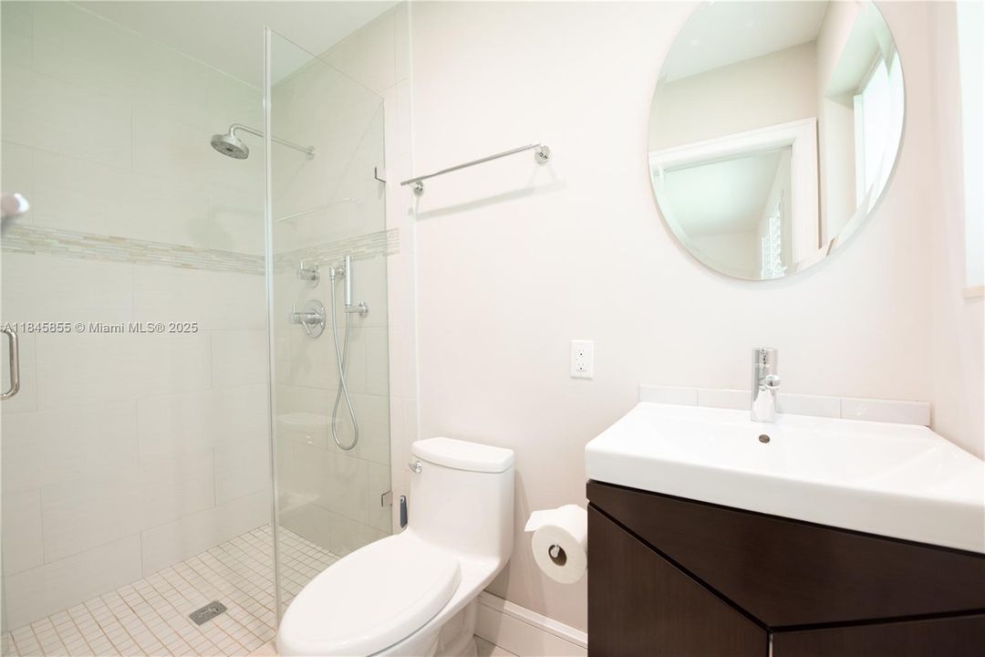 Недавно продано: $674,900 (3 спален, 2 ванн, 2010 Квадратных фут)