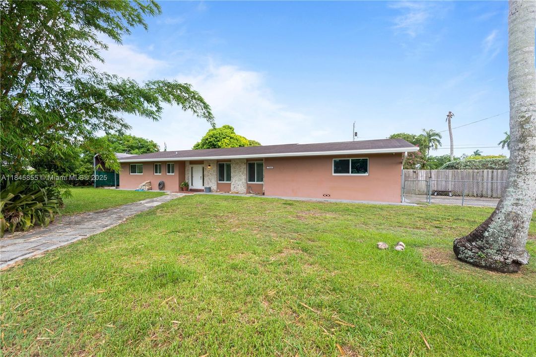 Недавно продано: $674,900 (3 спален, 2 ванн, 2010 Квадратных фут)