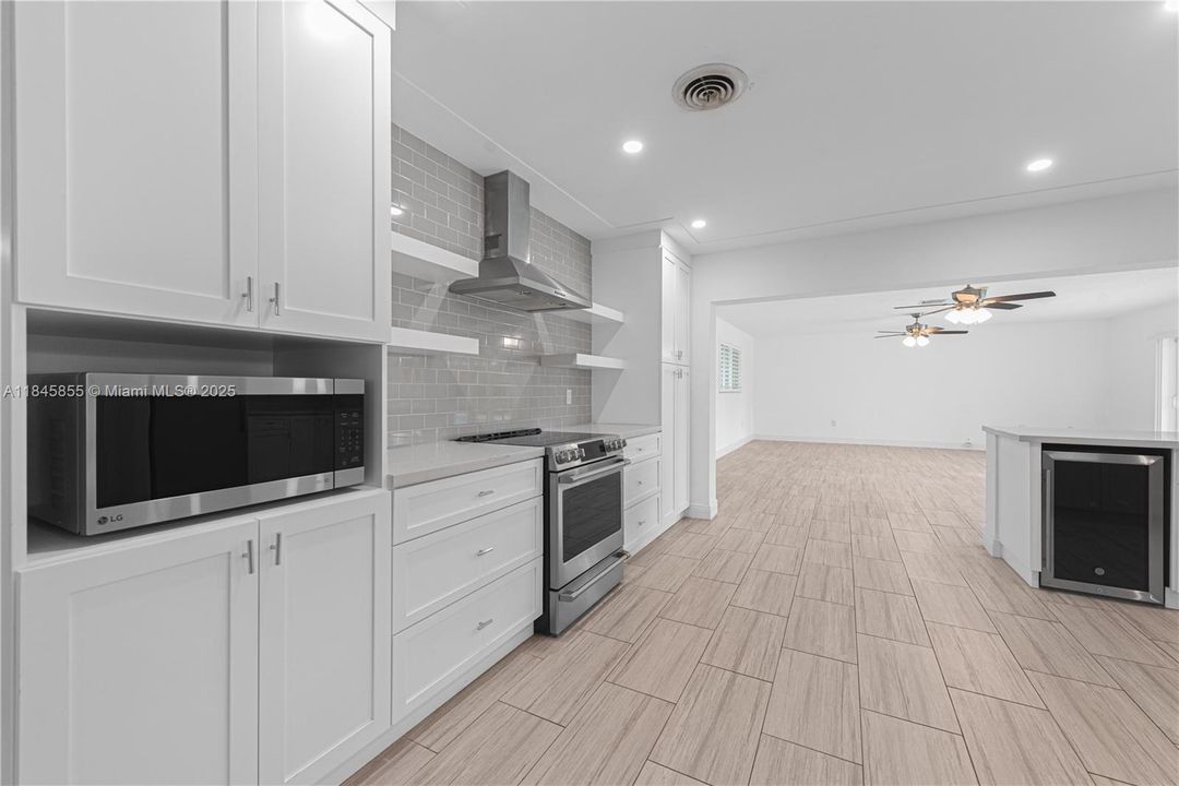 Недавно продано: $674,900 (3 спален, 2 ванн, 2010 Квадратных фут)