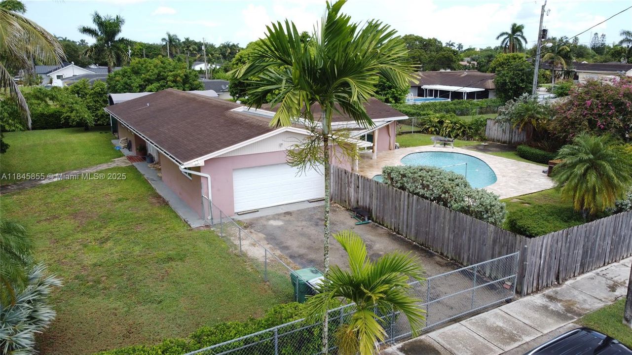 Недавно продано: $674,900 (3 спален, 2 ванн, 2010 Квадратных фут)