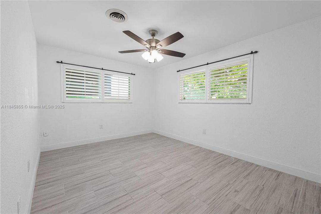 Недавно продано: $674,900 (3 спален, 2 ванн, 2010 Квадратных фут)