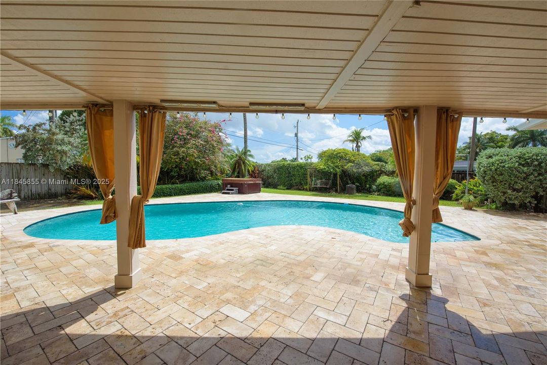 Недавно продано: $674,900 (3 спален, 2 ванн, 2010 Квадратных фут)