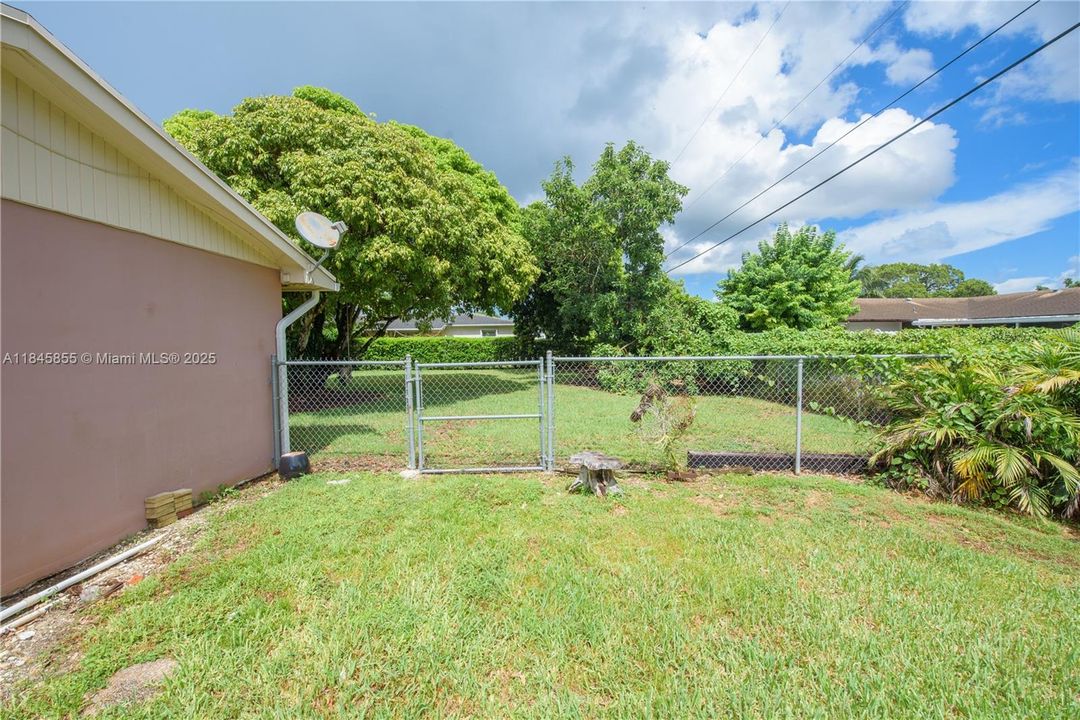 Недавно продано: $674,900 (3 спален, 2 ванн, 2010 Квадратных фут)