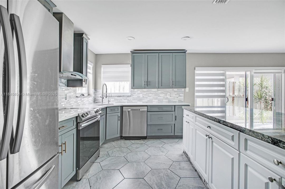 Active With Contract: $515,000 (3 beds, 3 baths, 1756 Square Feet)