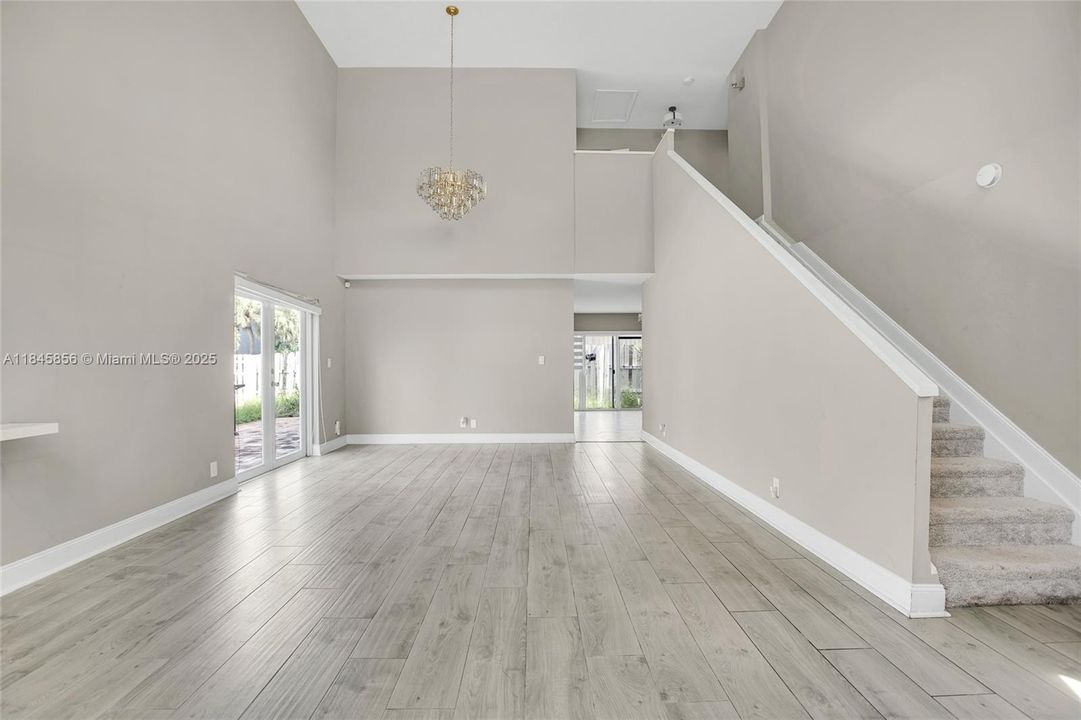 Active With Contract: $515,000 (3 beds, 3 baths, 1756 Square Feet)