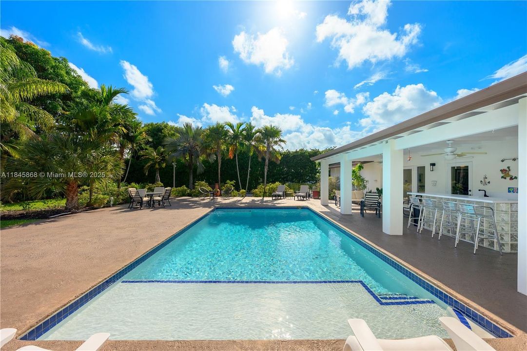 For Sale: $1,695,000 (4 beds, 3 baths, 1926 Square Feet)