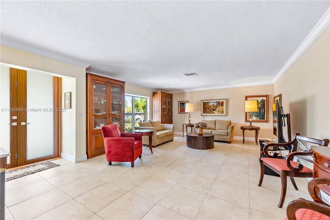 For Sale: $1,695,000 (4 beds, 3 baths, 1926 Square Feet)